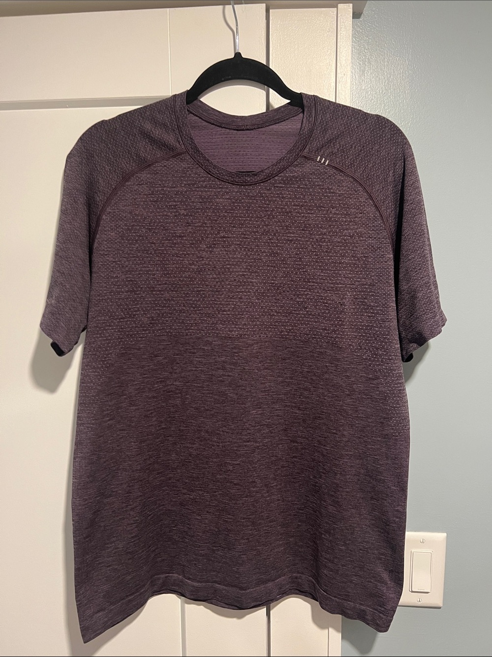 Lululemon Metal Vent Tech Short Sleeve Shirt Purple Mens Medium